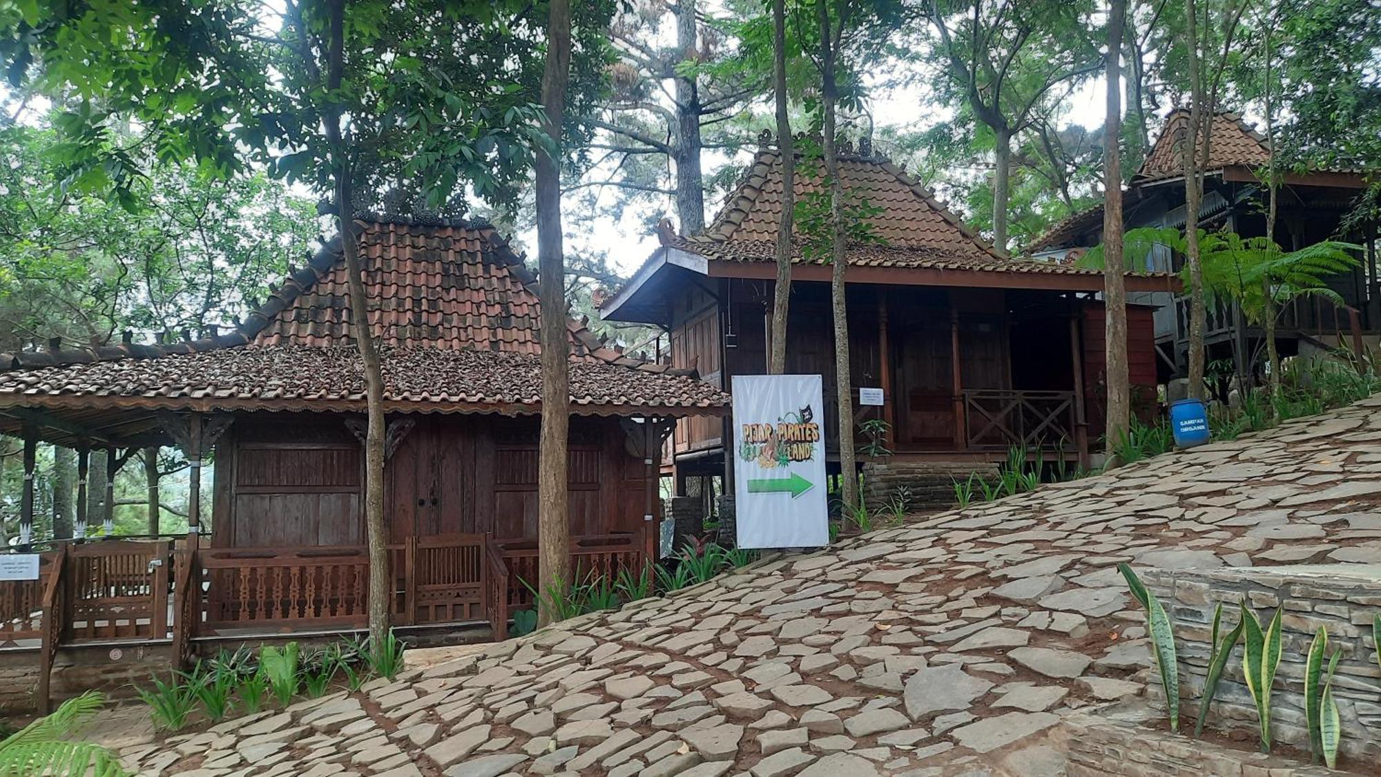 Pijar Powered By Cocotel Hotel Kudus